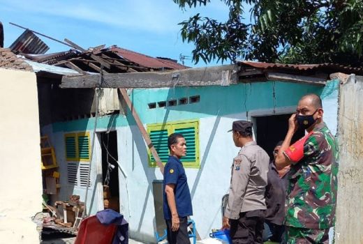 Puting Beliung Porak-poranda 5 Rumah di Medan - GenPI.co SUMUT