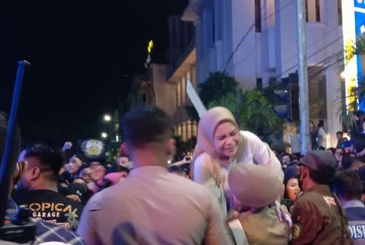 Tonton Konser Colorful Medan, Warga Berdesakan - GenPI.co SUMUT