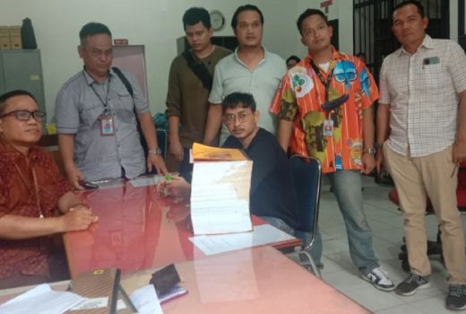 Bareskrim Serahkan Guru Indra Kenz ke Kejari Medan - GenPI.co SUMUT