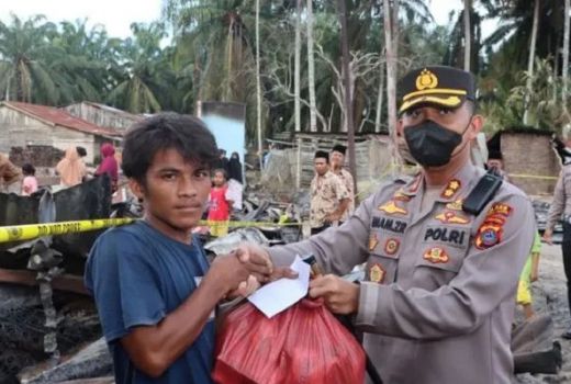 17 Rumah dan 12 Kios di Tapsel Habis Terbakar - GenPI.co SUMUT