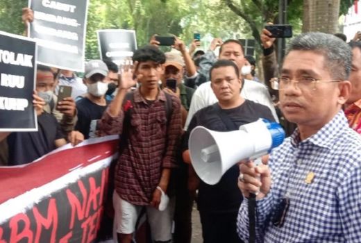 Demo BBM Naik di Sumut, Massa Minta DPRD Begini - GenPI.co SUMUT