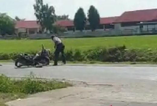 Pria di Deli Serdang Bacok Wanita di Tengah Jalan - GenPI.co SUMUT