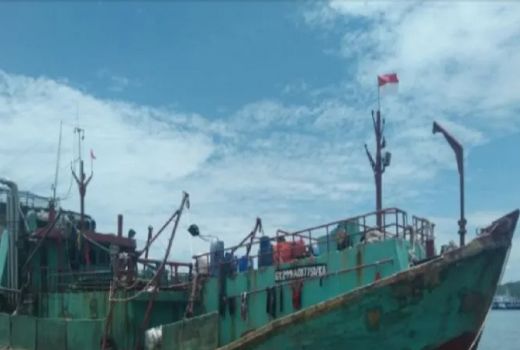 Kapal Bermuatan 60 Ton BBM Ditangkap Polres Sibolga - GenPI.co SUMUT