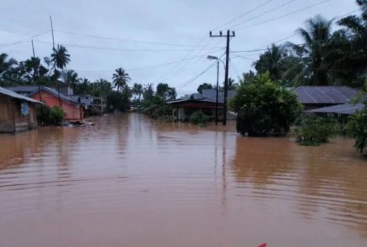 Edy Rahmayadi Kirim Sembako ke Korban Banjir Binjai - GenPI.co SUMUT