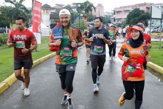 Bentuk Kecintaan, Warga Kalungi Ganjar Pranowo Ulos - GenPI.co SUMUT