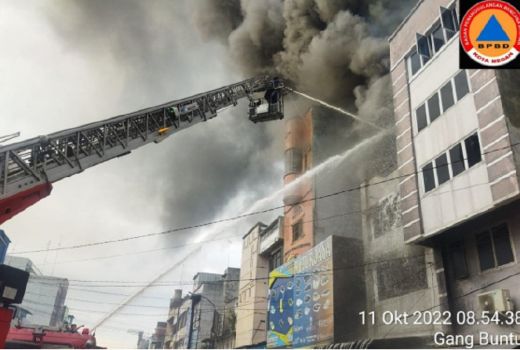 Ruko Sepatu di Medan Terbakar, Sebegini Jumlah Korban - GenPI.co SUMUT