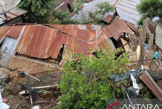 1 Rumah Warga di Padang Sidempuan Tertimbun Longsor - GenPI.co SUMUT