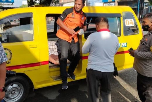 Pria 64 Tahun di Deli Serdang, Tewas di Dalam Angkot - GenPI.co SUMUT