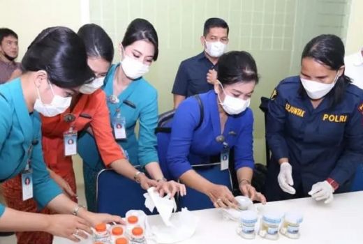 Polda Tes Urine Awak Pesawat Bandara Kualanamu - GenPI.co SUMUT