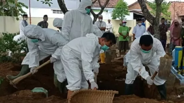 Angka Kematian Covid-19 di Kudus Meningkat, Relawan Siaga - GenPI.co