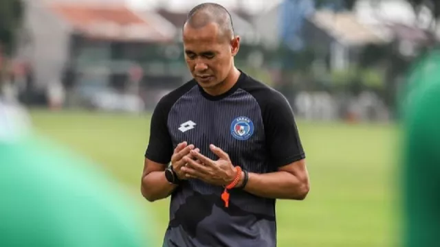 Kurniawan Dwi Yulianto Sorot Persaingan Ketat Degradasi Liga 1 - GenPI.co