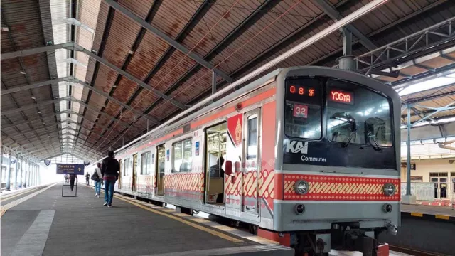 Penumpang KRL Tak Bisa Jaga Jarak, Ini Penjelasan Operator - GenPI.co