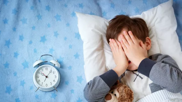 Saat Anak Sulit Tidur Malam, Bunda Bisa Lakukan Tips Ini - GenPI.co
