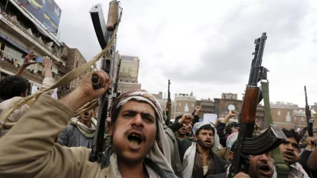 Pemberontak Houthi Yaman Menargetkan Sebuah Kapal di Teluk Aden - GenPI.co