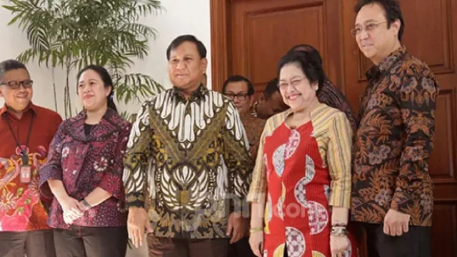 Pakar Hukum: Jika 7 Tokoh Ini Sepakat, Jokowi 3 Periode Bisa Gol - GenPI.co
