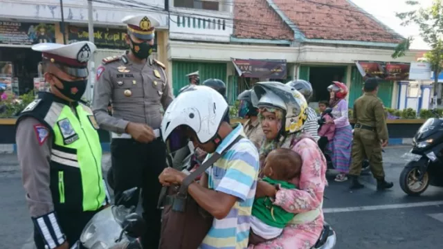 Covid-19 di Madura Membludak, Penyekatan Makin Diperketat - GenPI.co