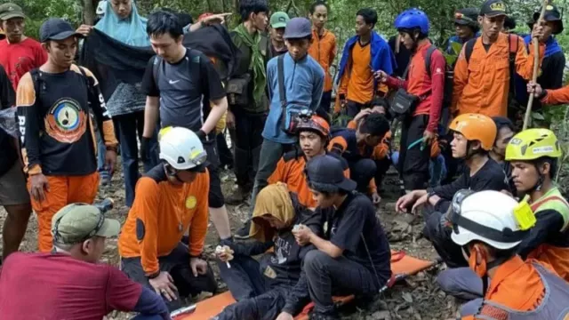 4 Hari Hilang di Gunung Abbo, Eva Ditemukan Bersandar di Pohon - GenPI.co