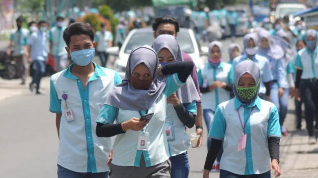 Pakar UGM Ungkap PHK Massal Akan Terjadi Akibat PPKM Darurat - GenPI.co