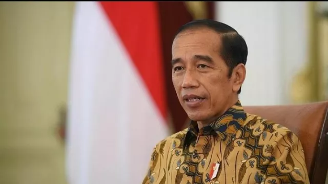 Rocky Gerung Sebut Pajak Biadab, Strategi Jokowi Ikut Terseret - GenPI.co