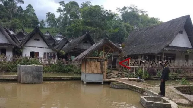 Kampung Naga, Desa Wisata Tersembunyi di Jawa Barat, Patut Coba! - GenPI.co