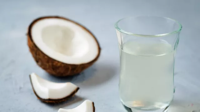 Air Kelapa Campur Madu Khasiatnya Dahsyat, Bikin Terbelalak - GenPI.co