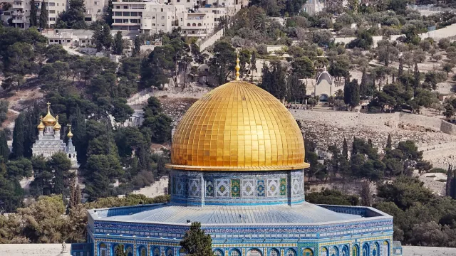 Lagi, Al-Aqsa Jadi Arena Bentrok! Pedemo Palestina Babak Belur - GenPI.co