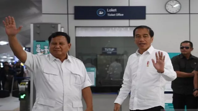 Duet Jokowi-Prabowo Mencuat, Rocky Gerung Beber Qodari, Ternyata - GenPI.co
