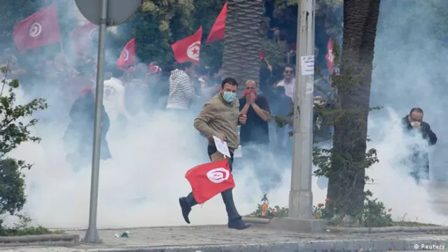 Merinding, Protes Tunisia Makin Meluas, Polisi di Mana-mana - GenPI.co