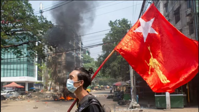 Demonstran Myanmar Ngamuk, Menara Komunikasi Junta Militer Hancur - GenPI.co