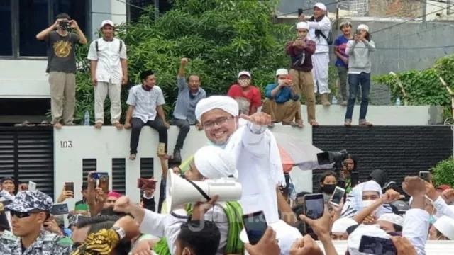 Mendadak Rocky Gerung Bongkar Habib Rizieq: Mesti Kita Rayakan... - GenPI.co