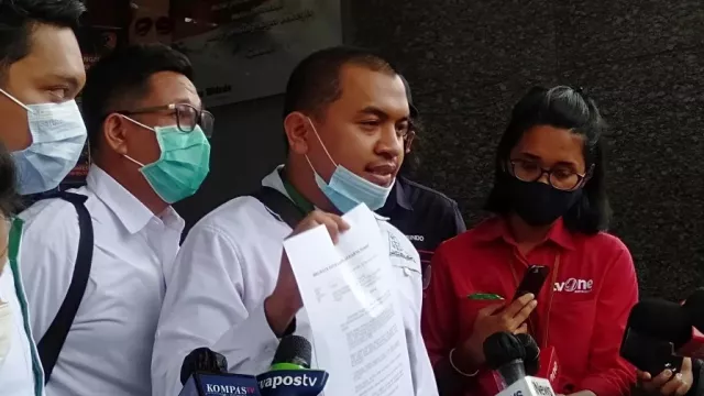 Novel Pengin Jadi Wapres, Aziz Yanuar: Sekalian Saja Presiden - GenPI.co