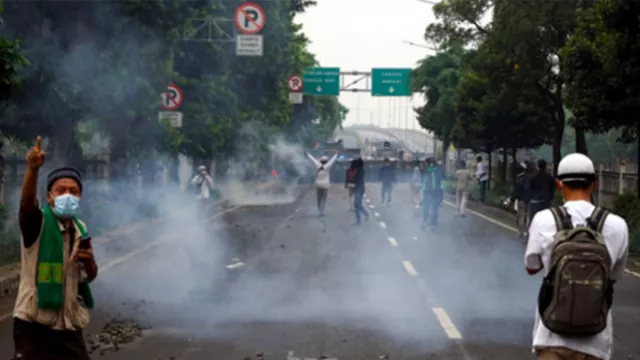 Ternyata! Ini Pemicu Bentrok Massa Pendukung HRS vs Polisi - GenPI.co