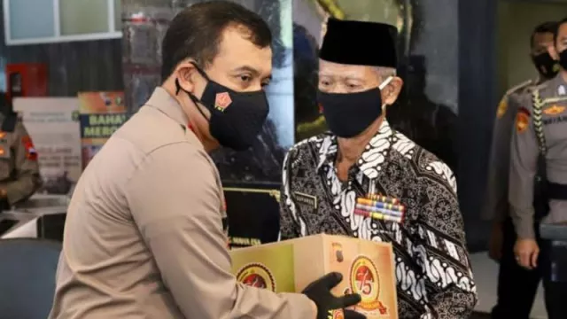 Polda Jateng Bagikan 35 Ribu Paket Sembako, Catat Tanggalnya! - GenPI.co