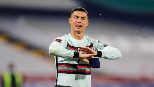 Dihancurkan Belgia, Ronaldo Buang Ban Kapten Portugal - GenPI.co