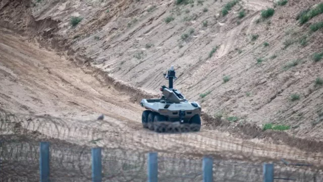 Lihat itu, Robot Berbentuk Tank Milik Israel Jaga Perbatasan Gaza - GenPI.co