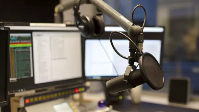 Tak Lekang Zaman, Menyelami Dunia Radio Bersama Poros FM - GenPI.co
