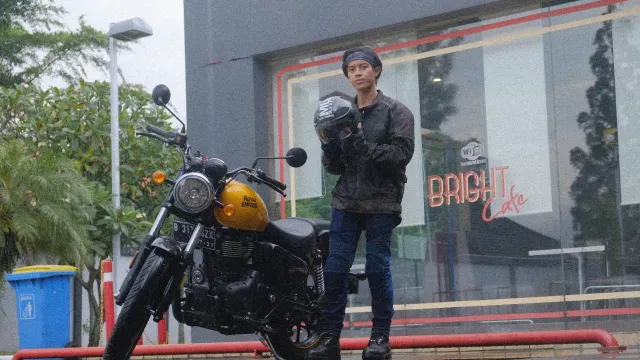 Gagahnya Royal Enfield Meteor 350, Motor Andalan Bisma Karisma - GenPI.co