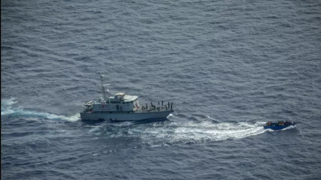 Biadab! Kapal Kecil Penuh Pengungsi Libya Dikejar dan Ditembaki - GenPI.co