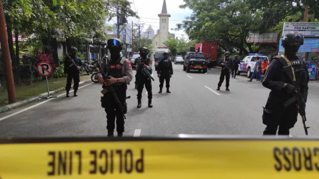 Ratusan Personel Gabungan Kepung Gereja Katedral Jakarta - GenPI.co