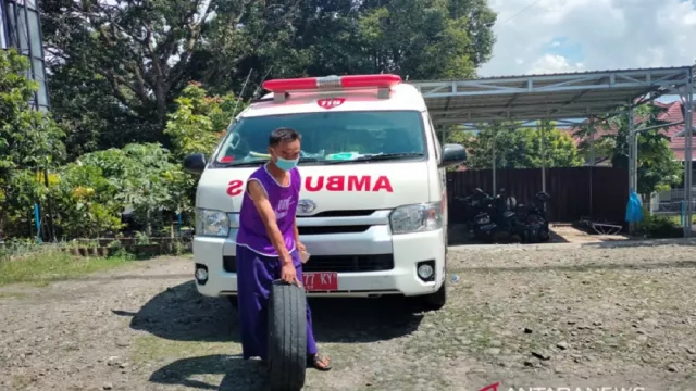 Astaga, Sopir Ambulans Pengantar Pasien Covid-19 Dibegal Rampok - GenPI.co