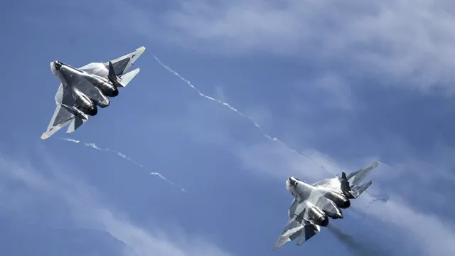 Formasi Tempur Jet Tempur Rusia Mengerikan, Kapal Perang Dibom - GenPI.co