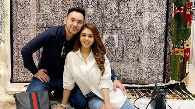 Suami Bongkar Kebiasaan Jenita Janet di Ranjang, Sebut 2 Jam - GenPI.co