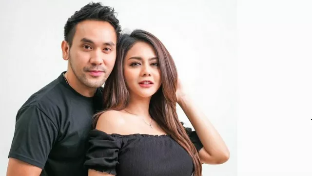 Jenita Janet dan Suami Blak-blakan Suka Durasi Panjang - GenPI.co