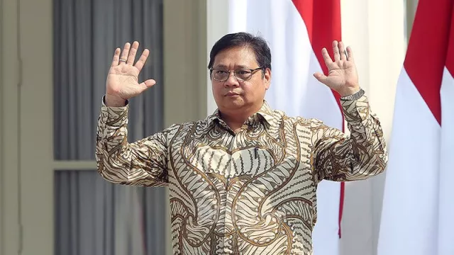 Airlangga Nekat Pasang Baliho untuk 2024, Jokowi Seharusnya.. - GenPI.co