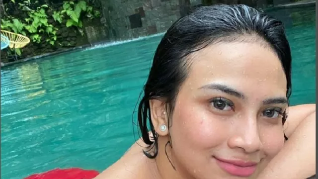 Vanessa Angel Bongkar Kebiasaan Suami di Ranjang, Suka Megang Anu - GenPI.co