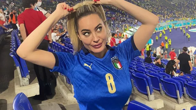 Paola Saulino, Bidadari Seksi Fans Italia dengan Cara Nyeleneh - GenPI.co