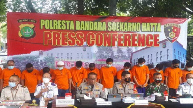 Polisi Ringkus Komplotan Pemalsu Surat PCR dan Sertifikat Vaksin - GenPI.co Polisi Ringkus Komplotan Pemalsu Surat PCR dan Sertifikat Vaksin - GenPI.co