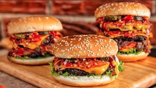 Suka Pedas? Wajib Banget Coba Burger Paling Enak di Tasikmalaya - GenPI.co
