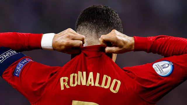 Jelang Musim Baru, Ronaldo Bikin AC Milan dan Inter Ketar-ketir - GenPI.co