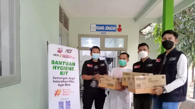 Gotong Royong Bantu Rakyat, Pemuda Jepara Ini Sungguh Hebat - GenPI.co